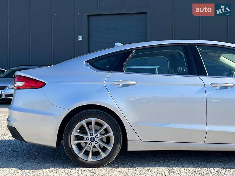Седан Ford Fusion 2019 в Львове