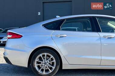 Седан Ford Fusion 2019 в 