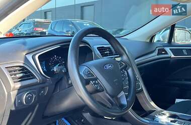 Седан Ford Fusion 2019 в 