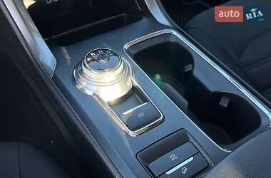 Седан Ford Fusion 2019 в 