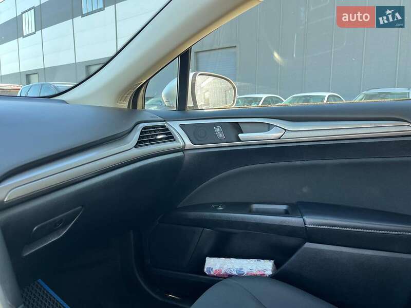 Седан Ford Fusion 2019 в Львове