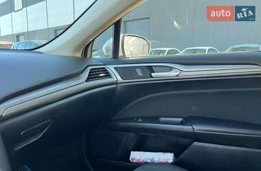 Седан Ford Fusion 2019 в 