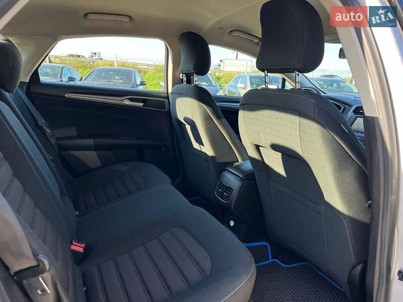 Седан Ford Fusion 2019 в Львове