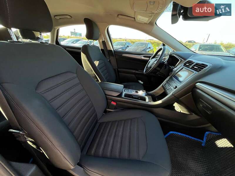 Седан Ford Fusion 2019 в Львове