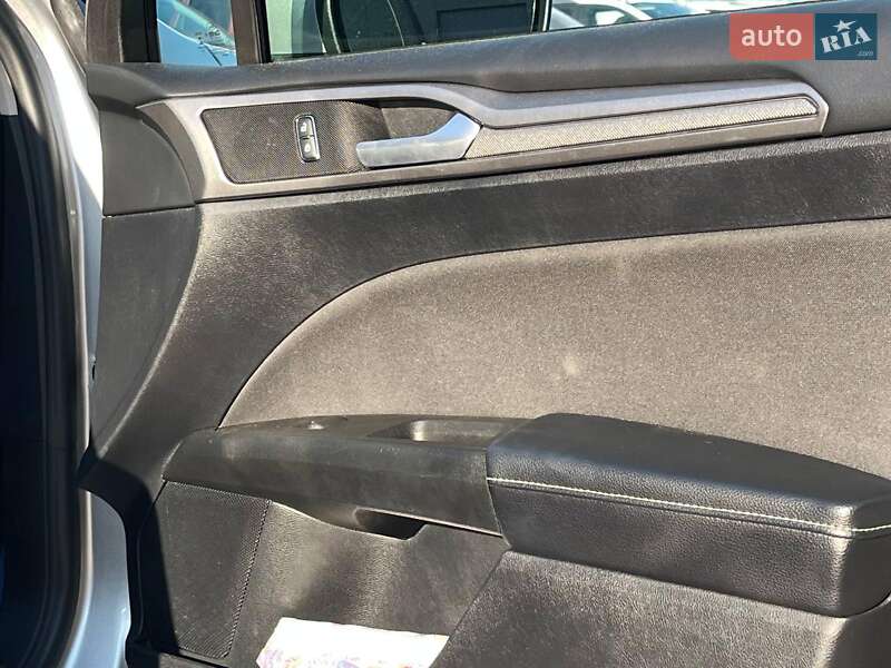 Седан Ford Fusion 2019 в Львове