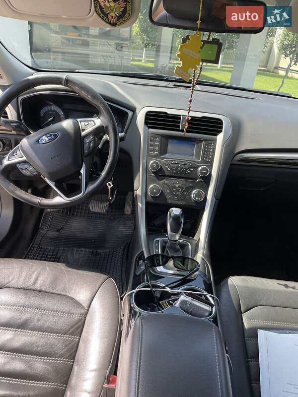 Седан Ford Fusion 2014 в Ужгороде