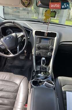 Седан Ford Fusion 2014 в 