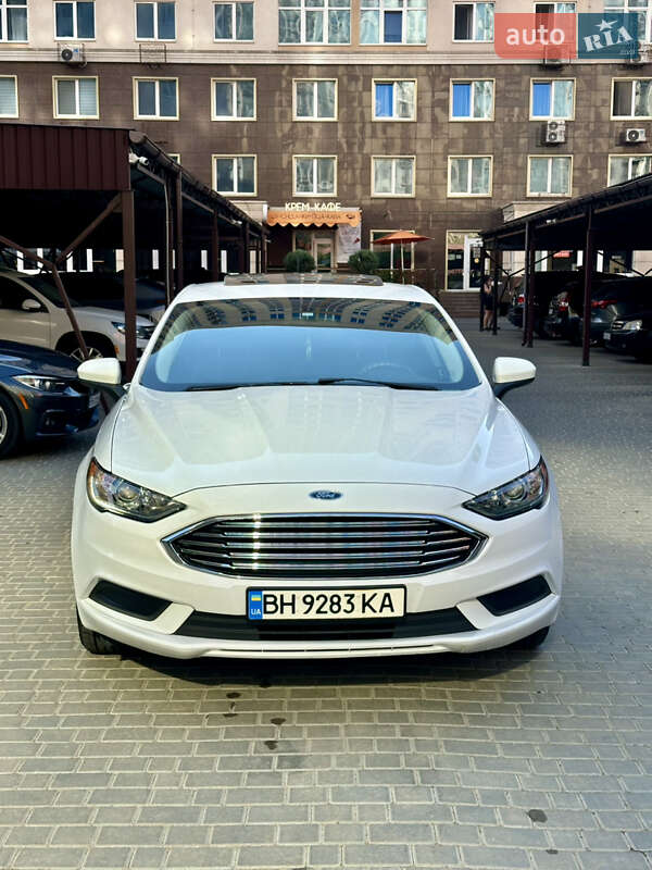 Седан Ford Fusion 2017 в 