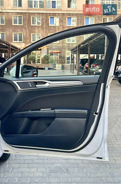 Седан Ford Fusion 2017 в 