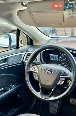 Седан Ford Fusion 2017 в 