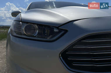Седан Ford Fusion 2015 в 