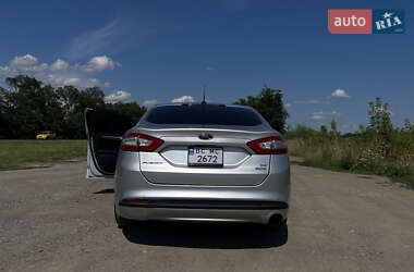 Седан Ford Fusion 2015 в 