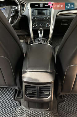 Седан Ford Fusion 2015 в 