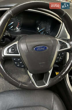 Седан Ford Fusion 2015 в 