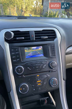 Седан Ford Fusion 2014 в 
