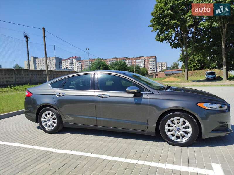 Седан Ford Fusion 2015 в Ровно