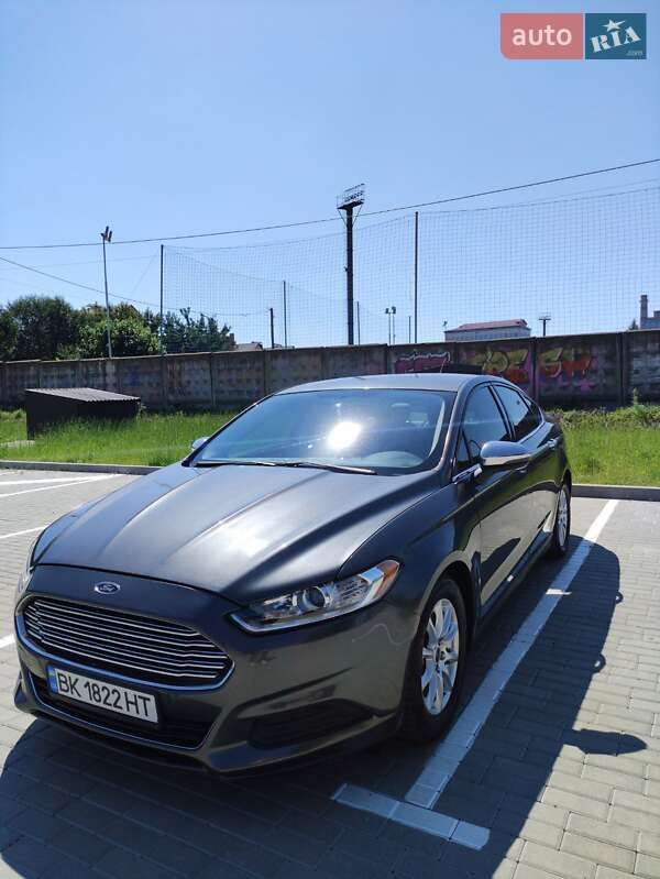 Седан Ford Fusion 2015 в Ровно
