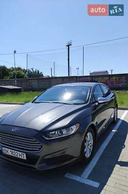 Седан Ford Fusion 2015 в 