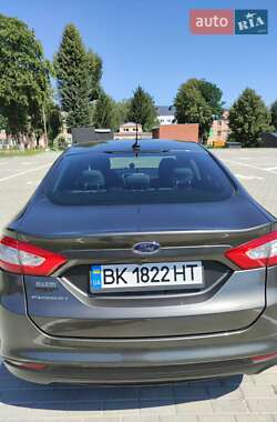Седан Ford Fusion 2015 в 