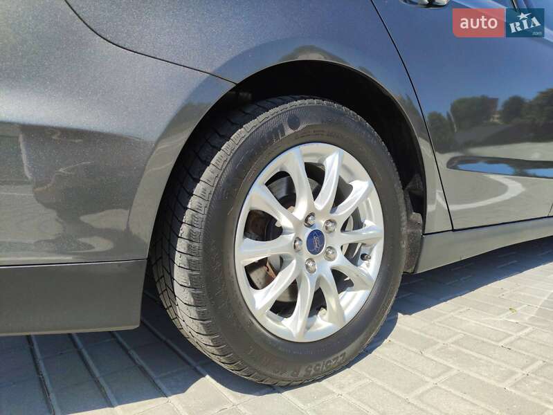 Седан Ford Fusion 2015 в Ровно
