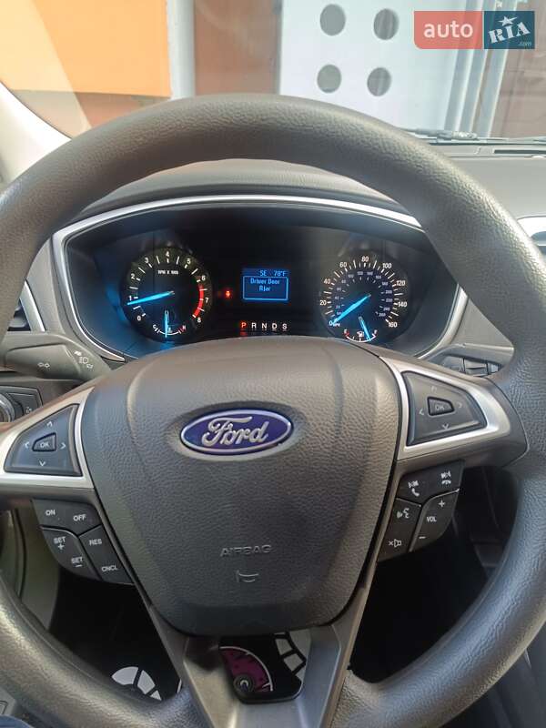 Седан Ford Fusion 2015 в Ровно