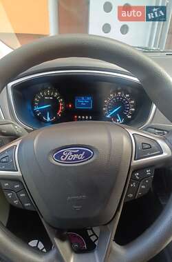 Седан Ford Fusion 2015 в 