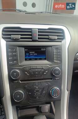 Седан Ford Fusion 2015 в 