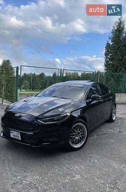 Седан Ford Fusion 2016 в Бурштині