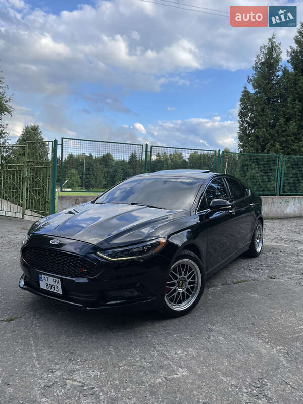 Седан Ford Fusion 2016 в 