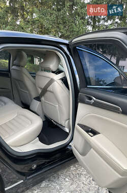 Седан Ford Fusion 2016 в 