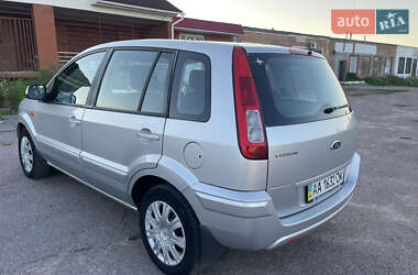 Хэтчбек Ford Fusion 2011 в 