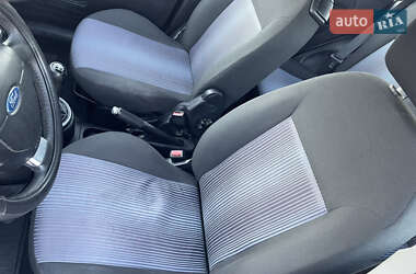 Хэтчбек Ford Fusion 2011 в 