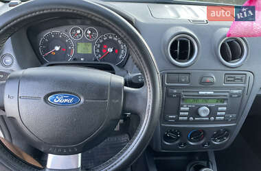 Хэтчбек Ford Fusion 2011 в 
