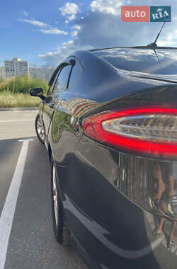 Седан Ford Fusion 2013 в 