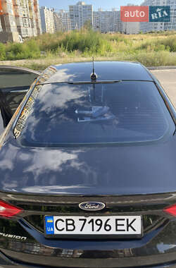 Седан Ford Fusion 2013 в 
