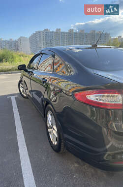 Седан Ford Fusion 2013 в 