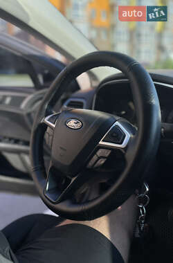Седан Ford Fusion 2013 в 
