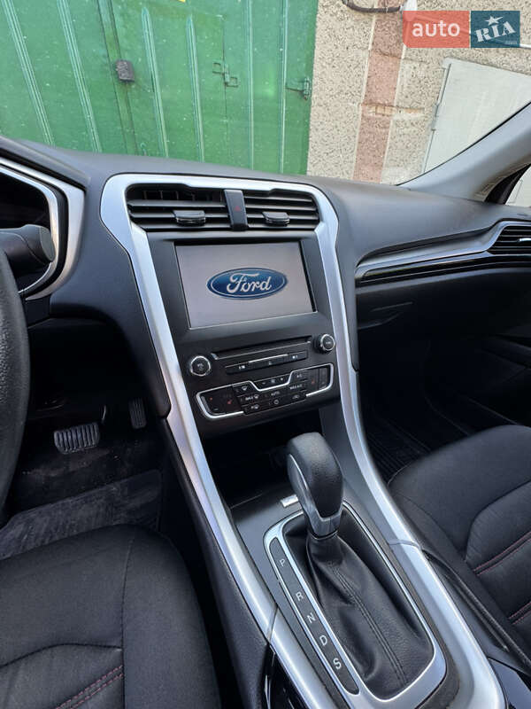 Седан Ford Fusion 2015 в Волочиске