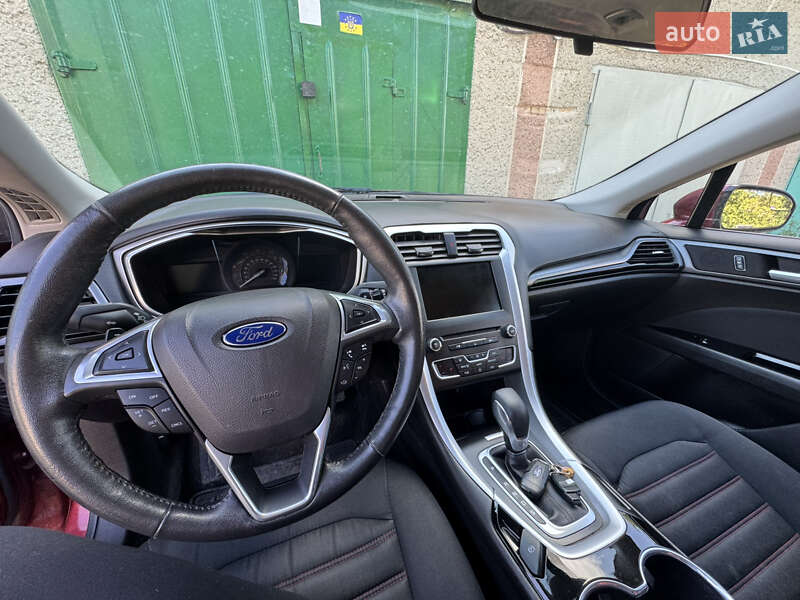 Седан Ford Fusion 2015 в Волочиске