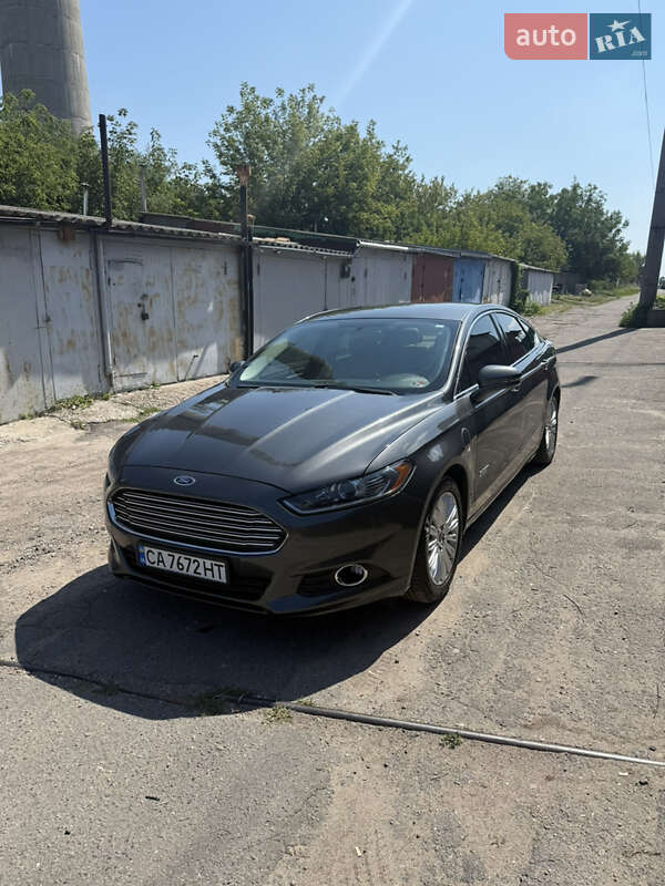 Седан Ford Fusion 2015 в 