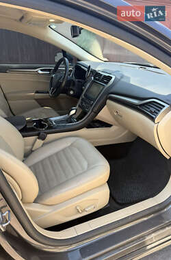 Седан Ford Fusion 2015 в 