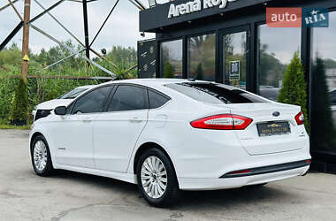 Седан Ford Fusion 2013 в 