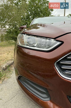 Седан Ford Fusion 2016 в 