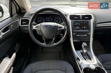 Седан Ford Fusion 2013 в 