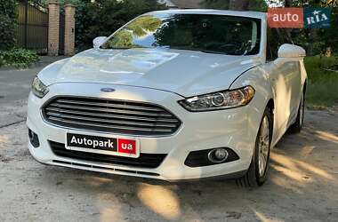 Седан Ford Fusion 2015 в 