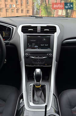 Седан Ford Fusion 2014 в 