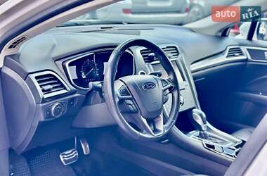 Седан Ford Fusion 2013 в 