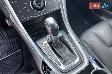 Седан Ford Fusion 2013 в 