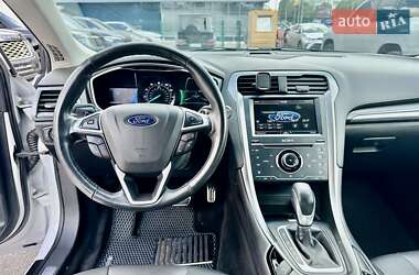 Седан Ford Fusion 2013 в 