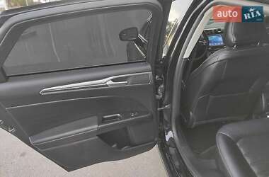 Седан Ford Fusion 2017 в 